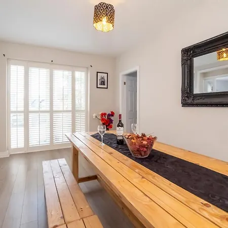 1 Ascot Mews - Of Holiday